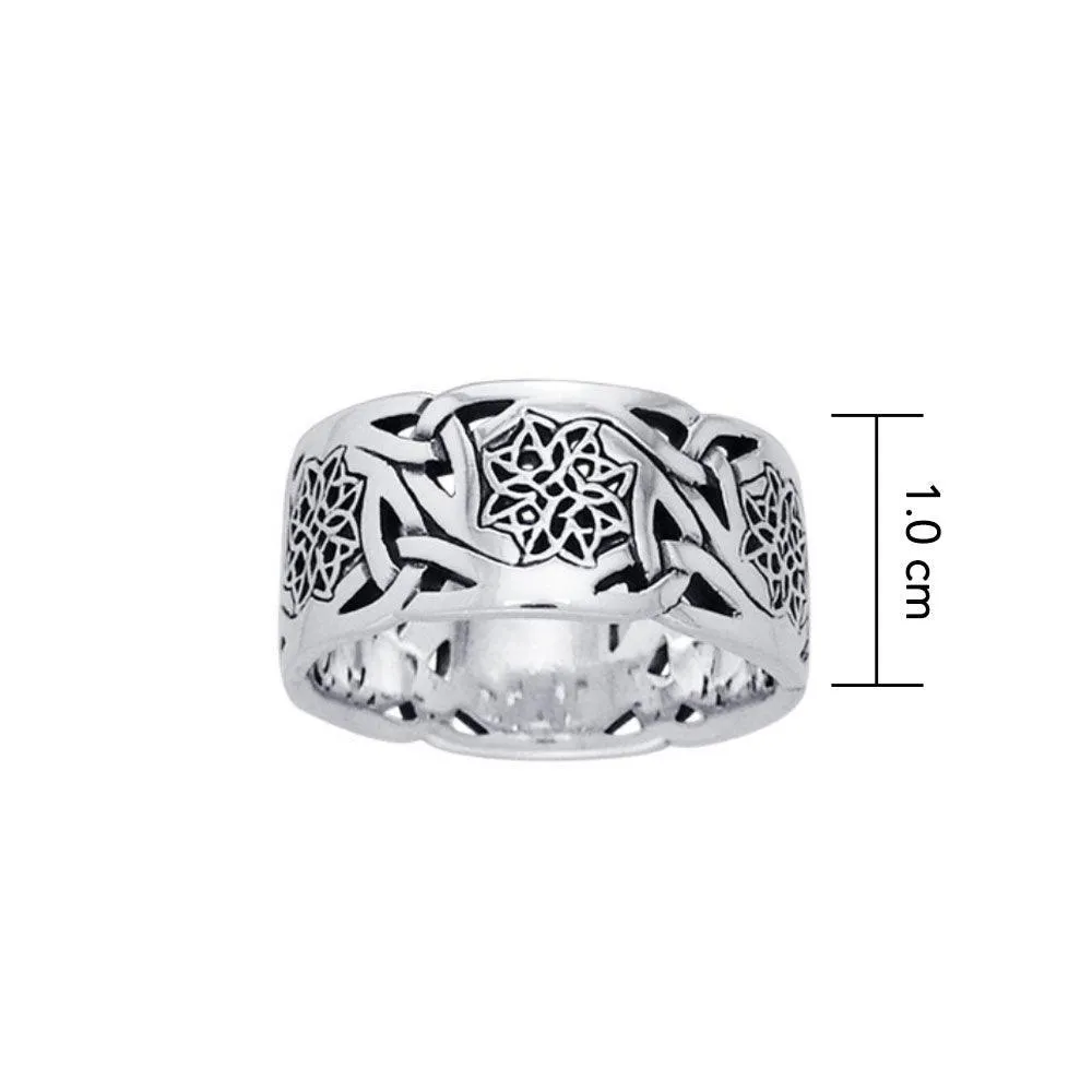 A star-like weave ~ Celtic Triquetra Star Sterling Silver Ring TRI874