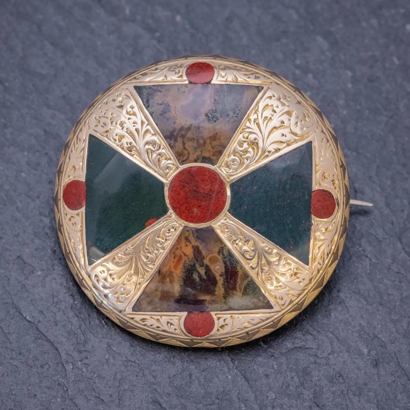 Antique Victorian Scottish Celtic Brooch Agate 18Ct Gold Circa 1860