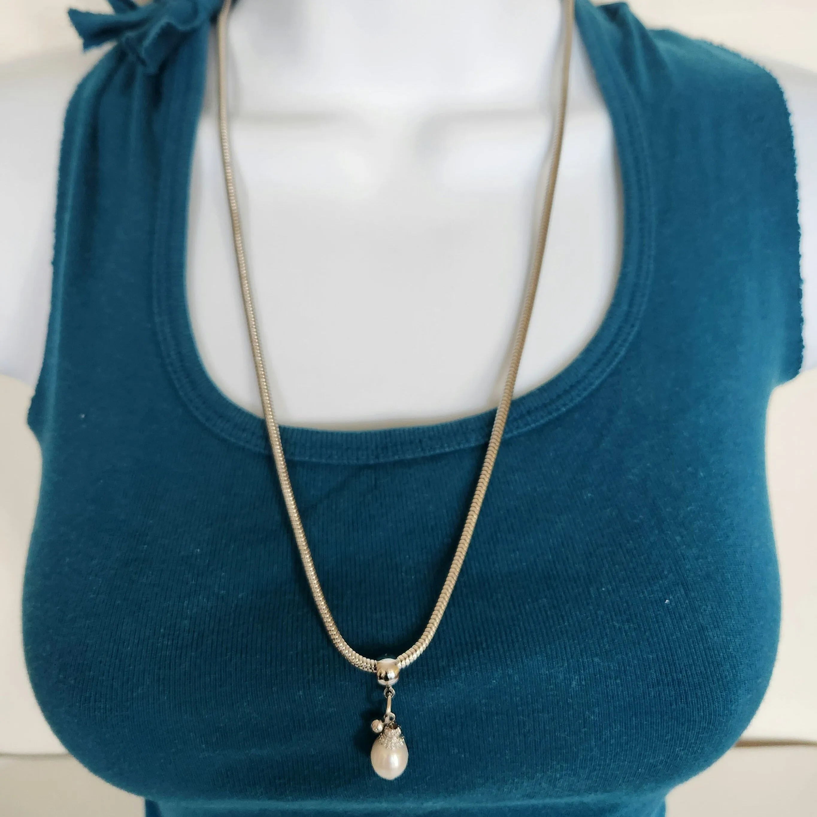 Single Life Pearl Necklace